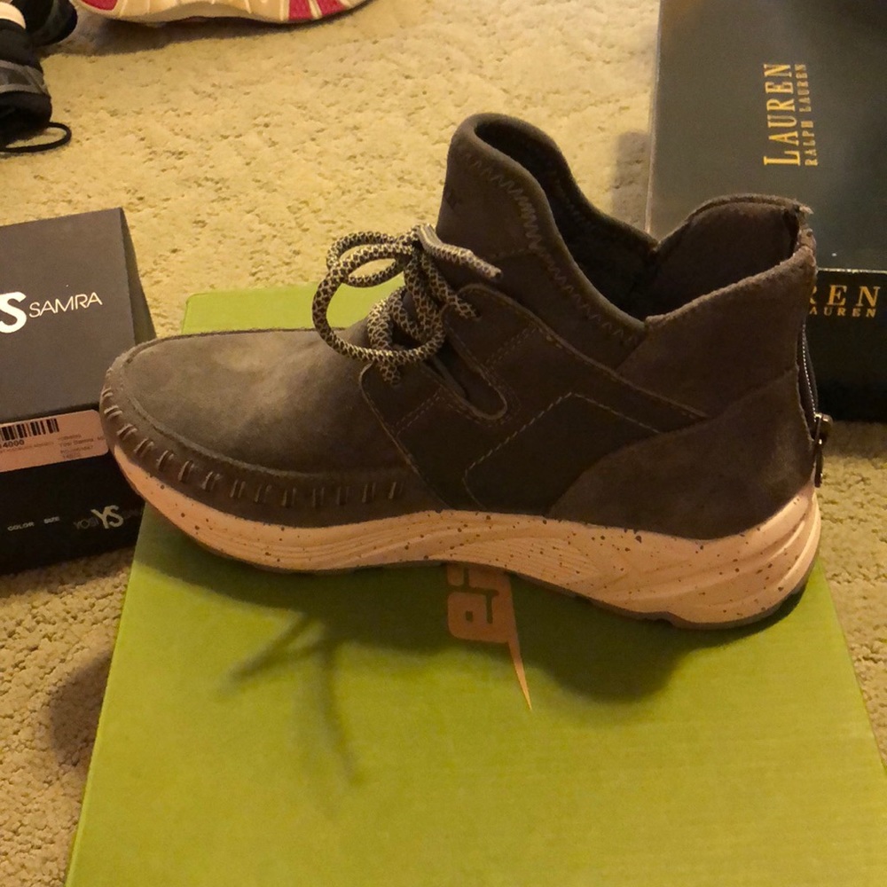 Earth sneaker boots